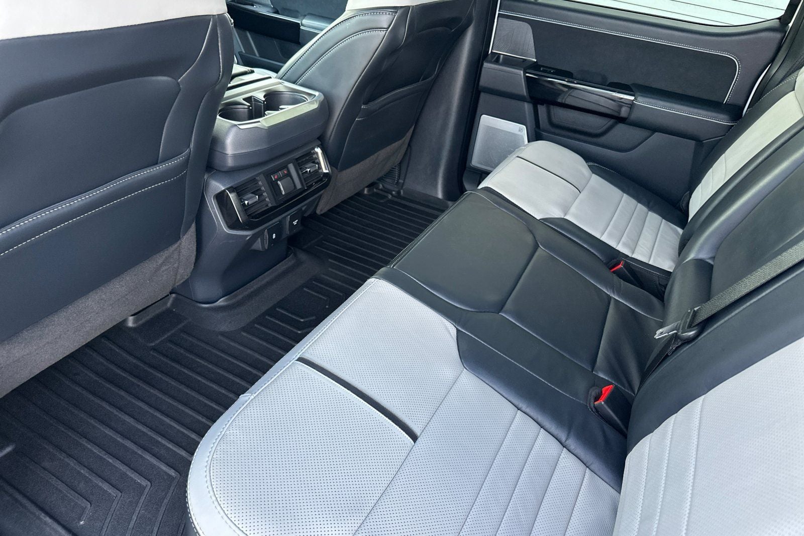 2022 Ford F-150 Lightning Platinum