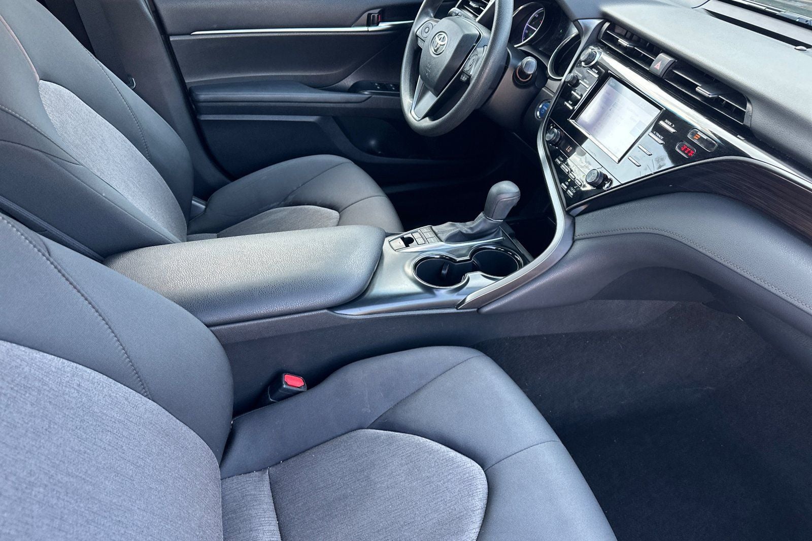 2020 Toyota Camry Hybrid LE