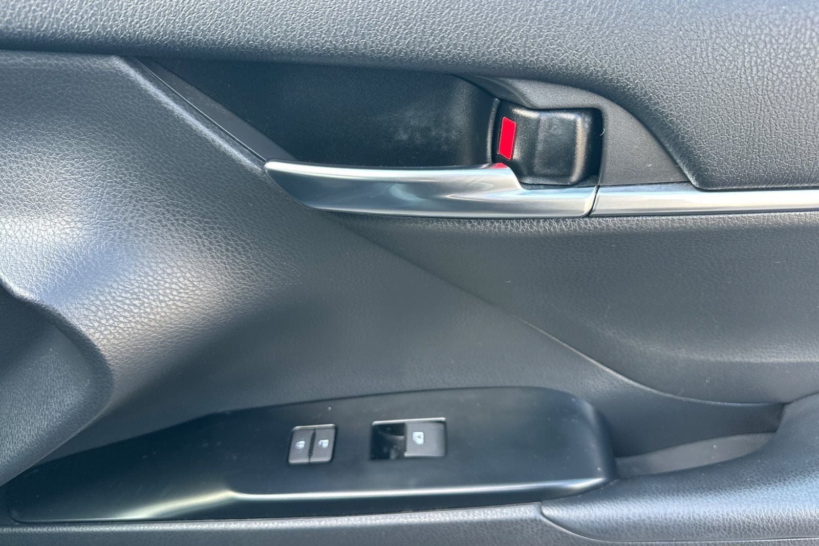 2020 Toyota Camry Hybrid LE