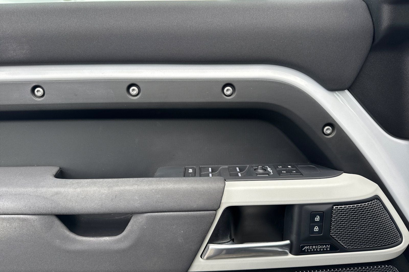 2023 Land Rover Defender 110 X-Dynamic SE