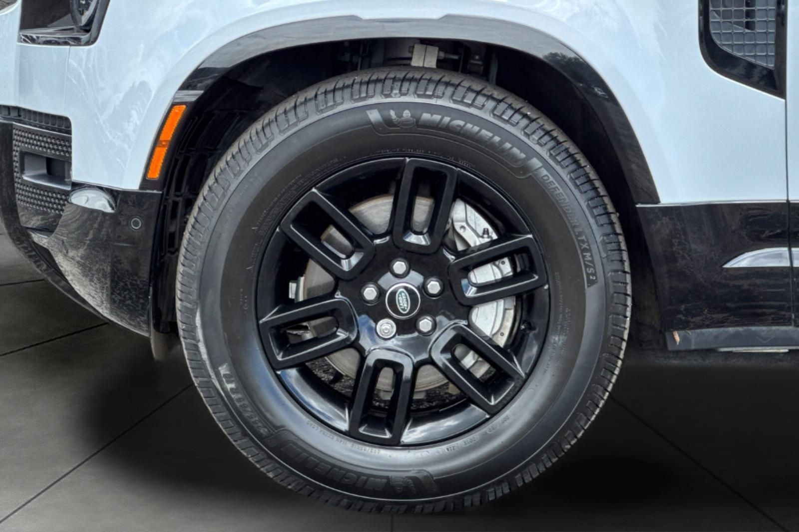 2023 Land Rover Defender 110 X-Dynamic SE