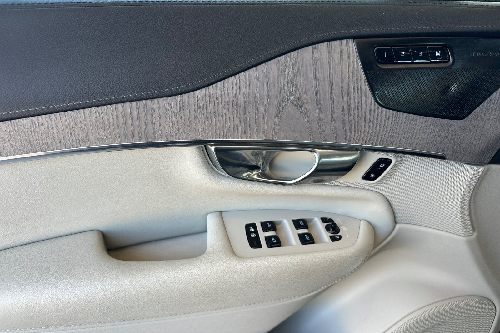 2022 Volvo XC90 Recharge Plug-In Hybrid T8 Inscription 7 Passenger