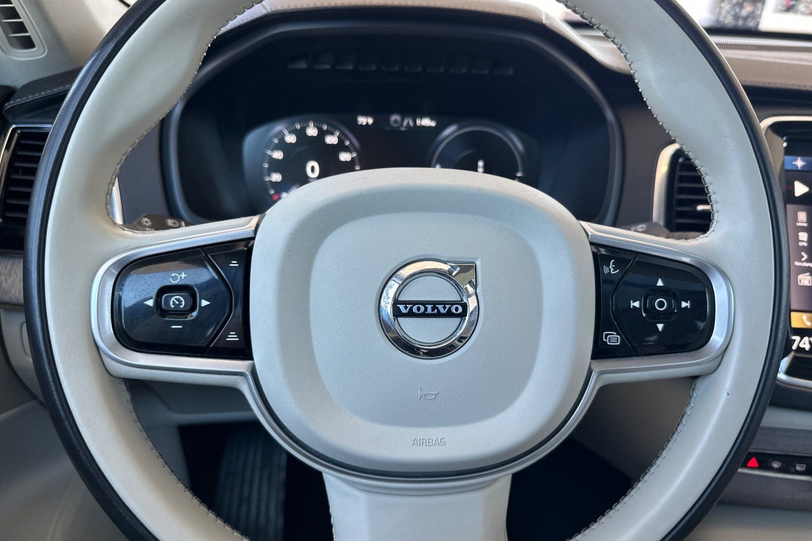 2022 Volvo XC90 Recharge Plug-In Hybrid T8 Inscription 7 Passenger